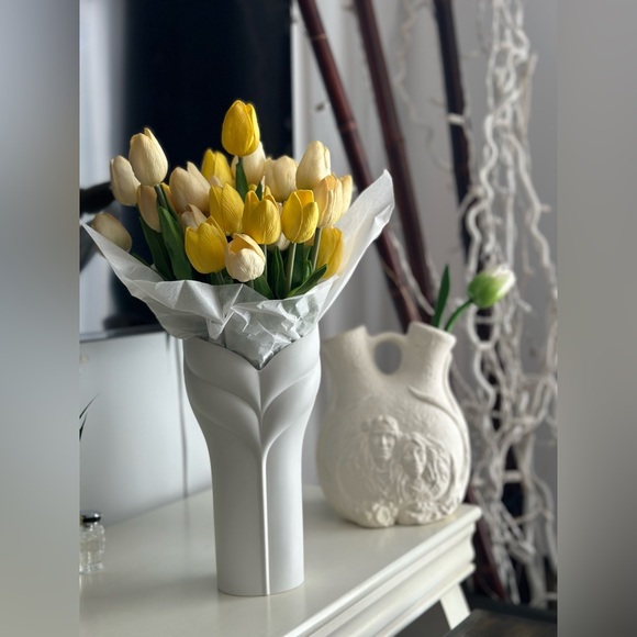 Tulips Artificial Flowers Real Touch Wedding/Party Decor 37 Pieces Yellow - Picture 16 of 16